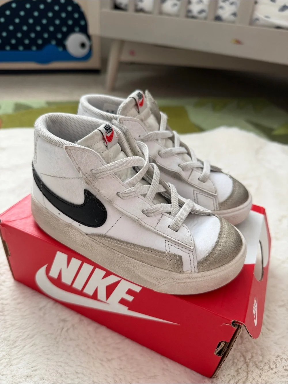 Nike Kids White and Black Blazer Mid ‘77 (TD)